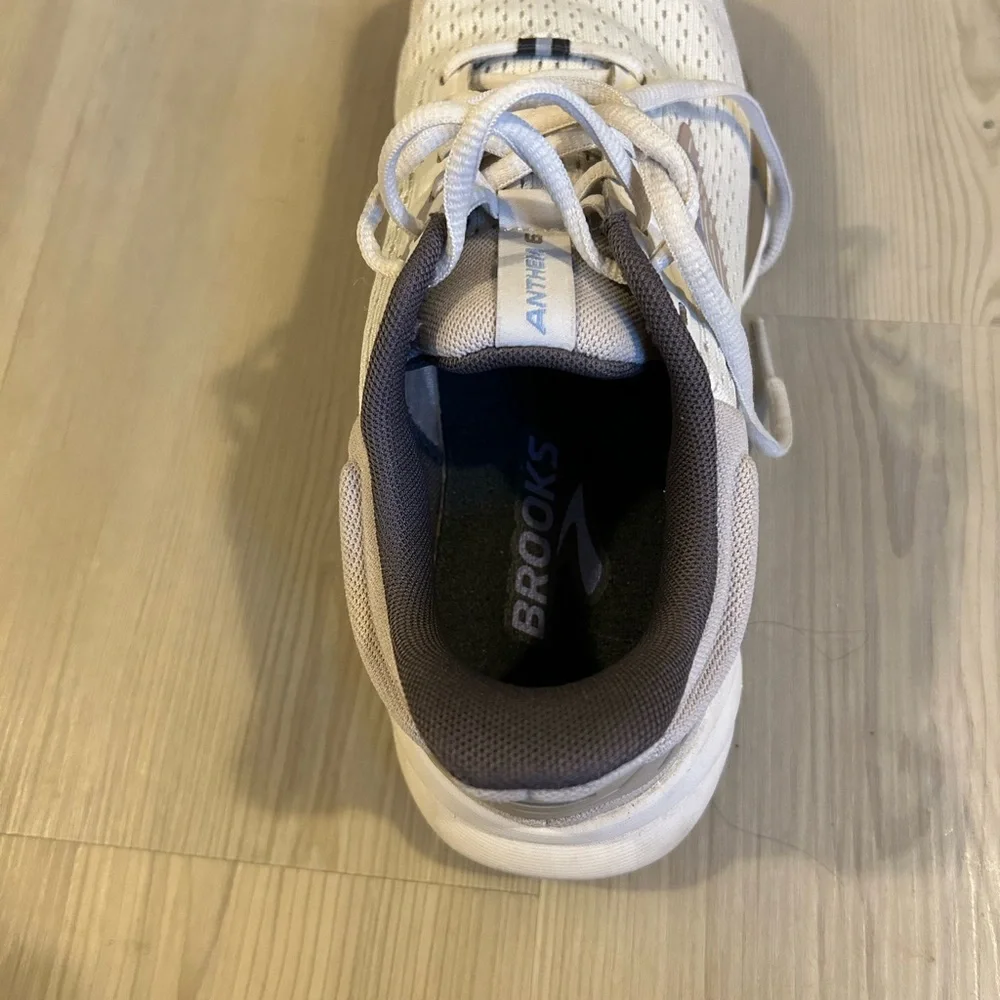 Brooks Women’s Anthem 6 Neutral Running Shoe - Picture 3 of 6